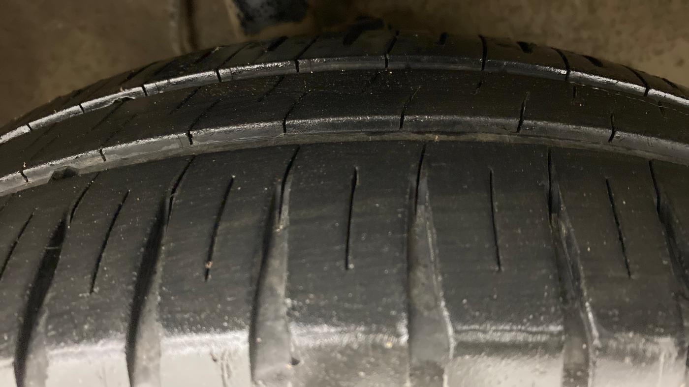 2011 Maruti Ritz VXI, Petrol, Manual, 1,00,332 km, Right Front Tyre Tread