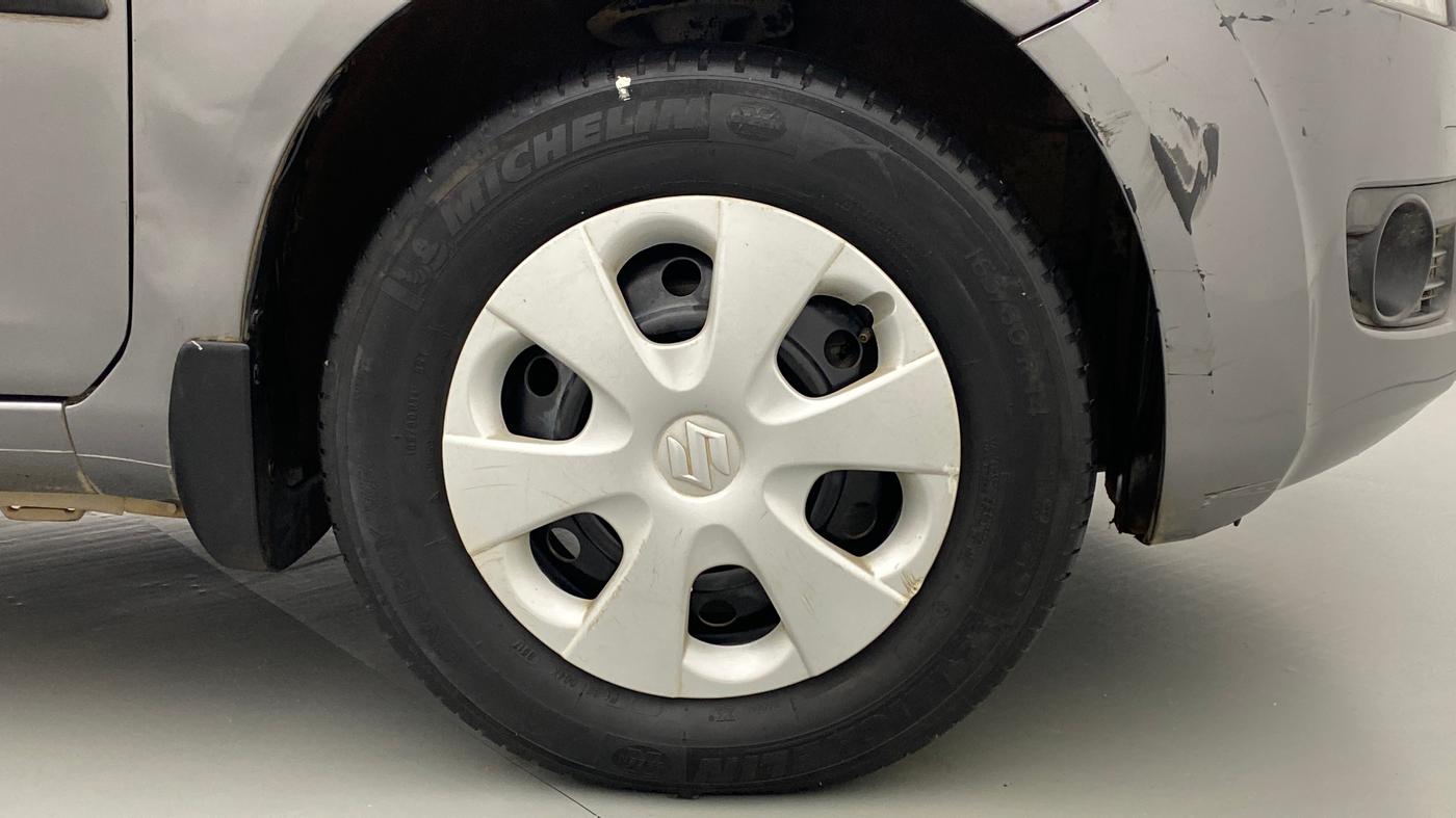 2011 Maruti Ritz VXI, Petrol, Manual, 1,00,332 km, Right Front Wheel