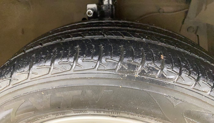 2015 Maruti Swift Dzire ZXI, Petrol, Manual, 63,089 km, Right Front Tyre Tread