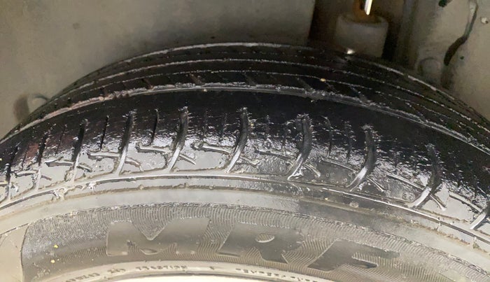 2015 Maruti Swift Dzire ZXI, Petrol, Manual, 63,089 km, Left Rear Tyre Tread