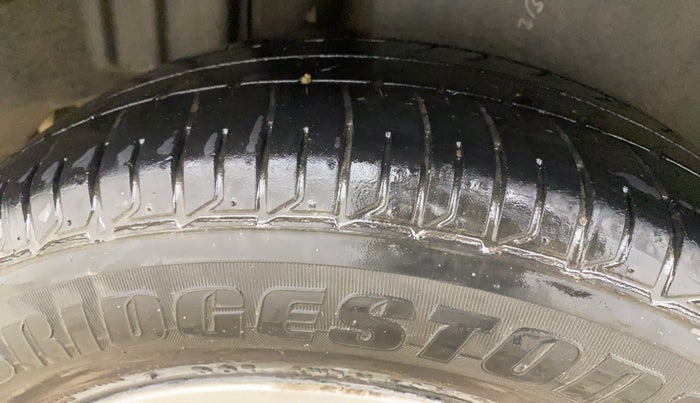 2015 Maruti Swift Dzire ZXI, Petrol, Manual, 63,089 km, Right Rear Tyre Tread