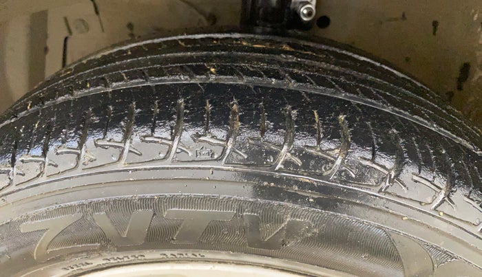 2015 Maruti Swift Dzire ZXI, Petrol, Manual, 63,089 km, Left Front Tyre Tread