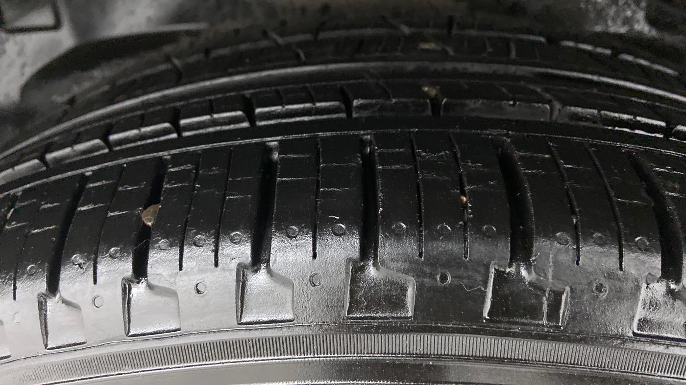 2017 Tata Hexa Varicor 400 XTA, Diesel, Automatic, 1,04,563 km, Left Rear Tyre Tread