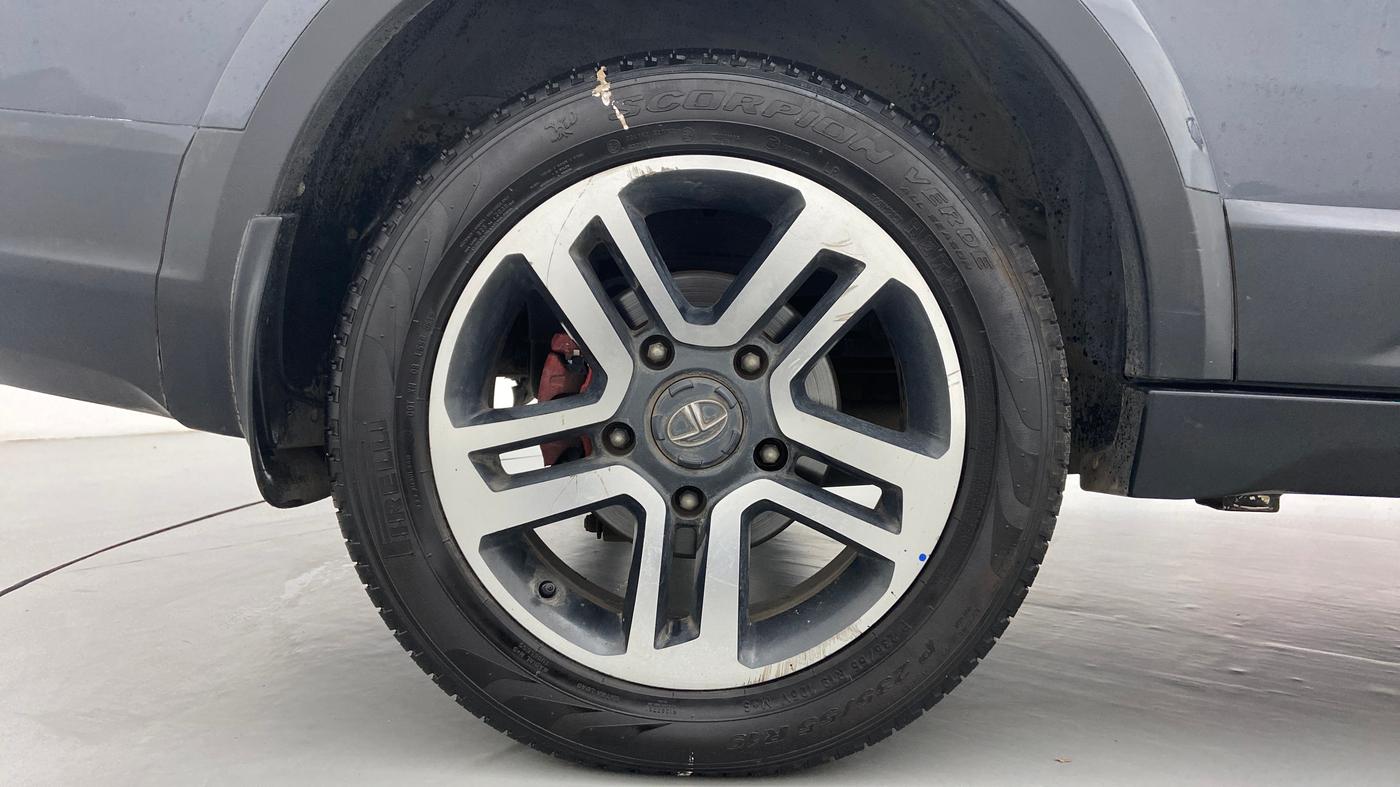 2017 Tata Hexa Varicor 400 XTA, Diesel, Automatic, 1,04,563 km, Right Rear Wheel