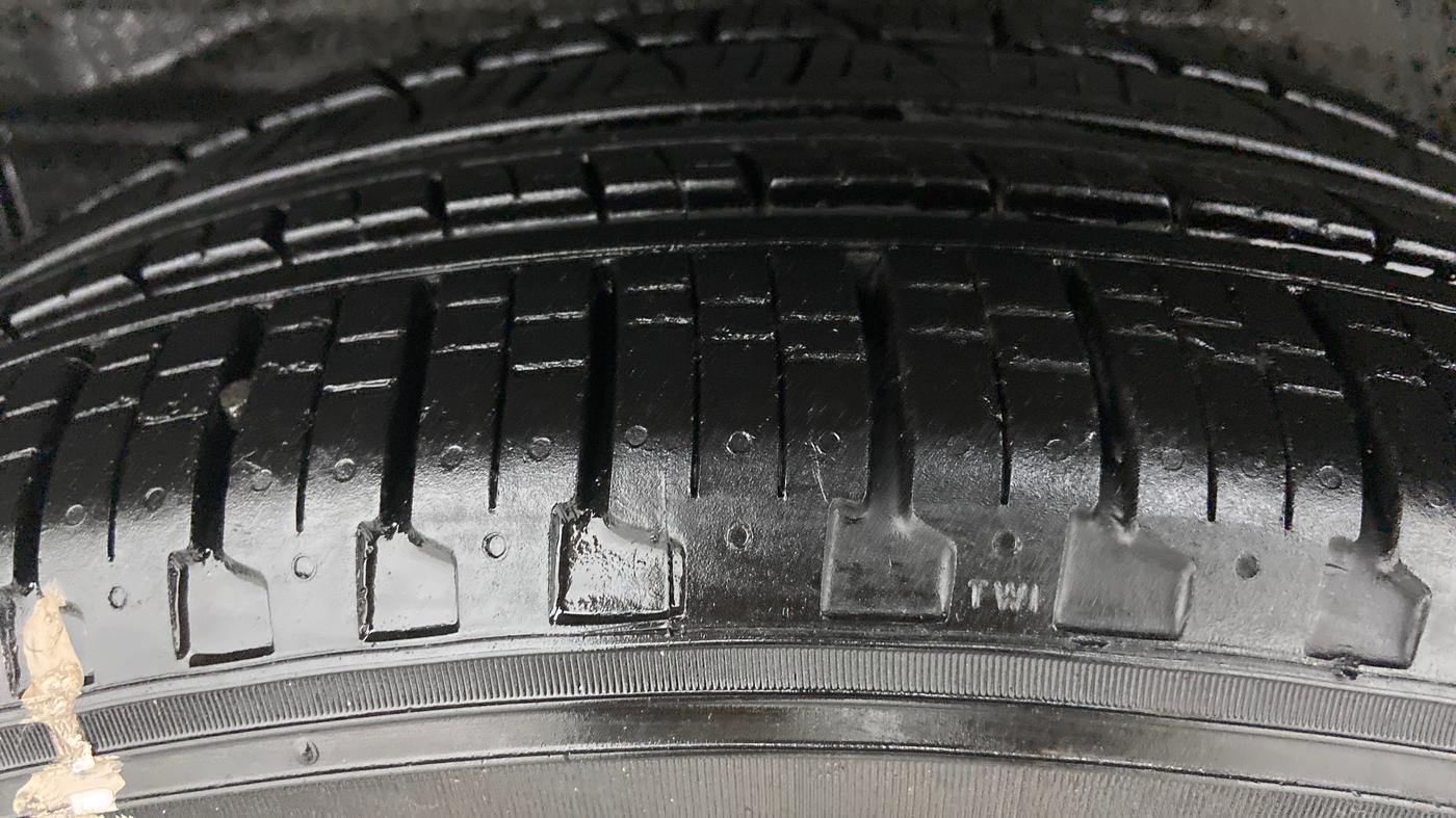 2017 Tata Hexa Varicor 400 XTA, Diesel, Automatic, 1,04,563 km, Right Rear Tyre Tread