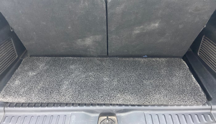 2017 Tata Hexa Varicor 400 XTA, Diesel, Automatic, 1,04,563 km, Boot Inside