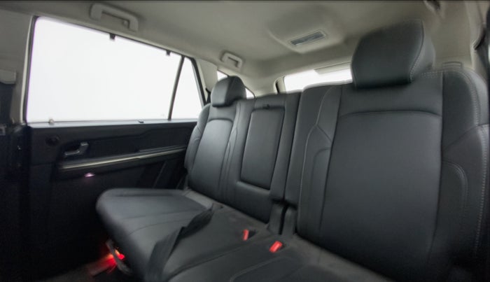 2017 Tata Hexa Varicor 400 XTA, Diesel, Automatic, 1,04,563 km, Right Side Rear Door Cabin