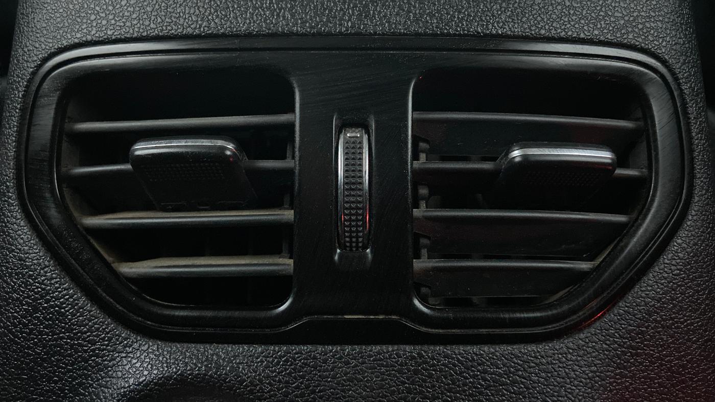 2017 Tata Hexa Varicor 400 XTA, Diesel, Automatic, 1,04,563 km, Rear AC Vents