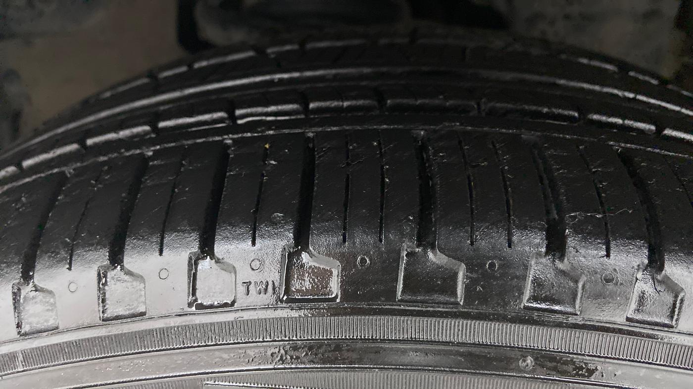 2017 Tata Hexa Varicor 400 XTA, Diesel, Automatic, 1,04,563 km, Left Front Tyre Tread