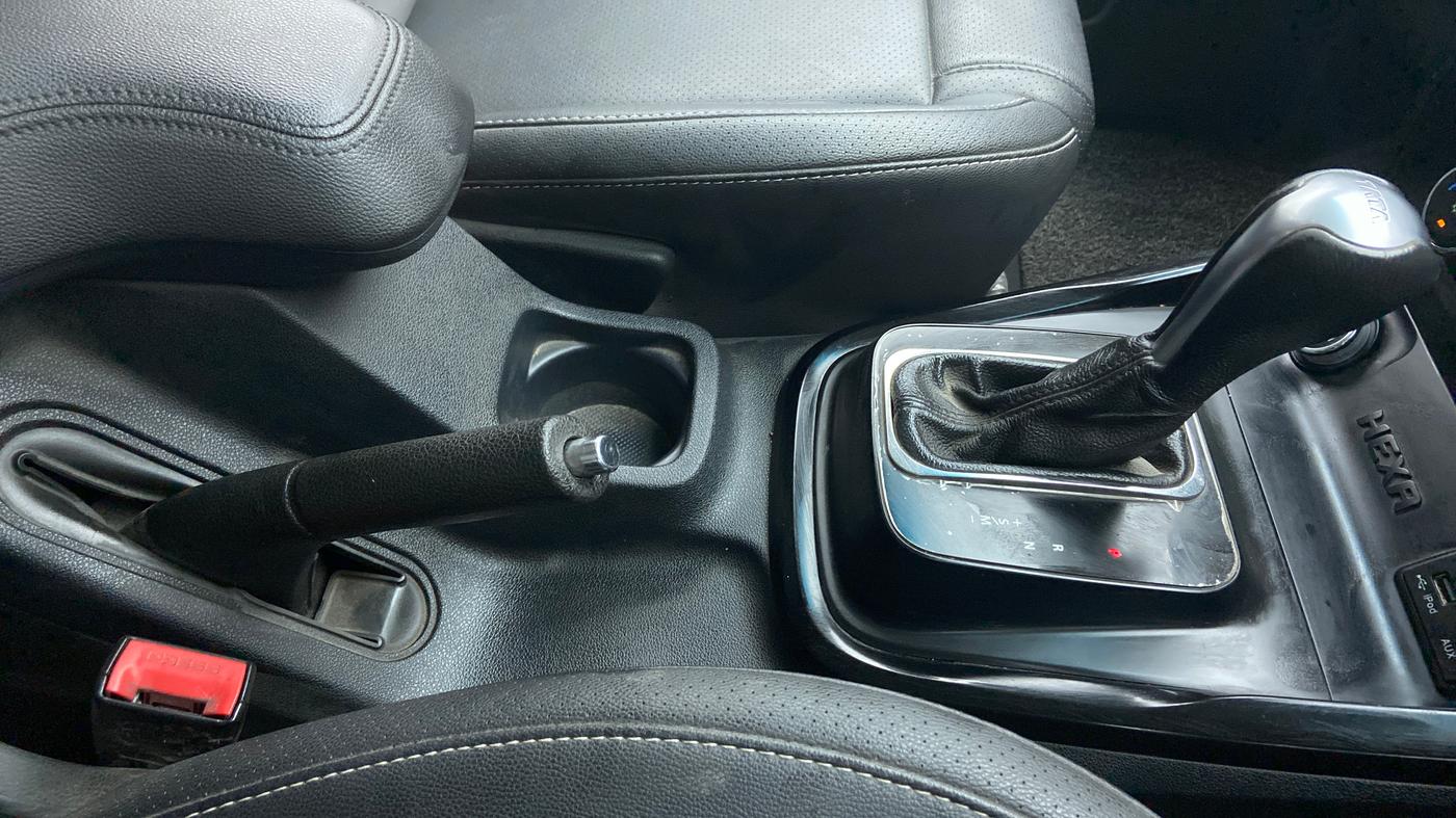 2017 Tata Hexa Varicor 400 XTA, Diesel, Automatic, 1,04,563 km, Gear Lever