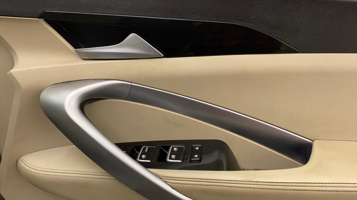2021 MG HECTOR SHARP 1.5 DCT PETROL, Petrol, Automatic, 42,547 km, Driver Side Door Panels Control