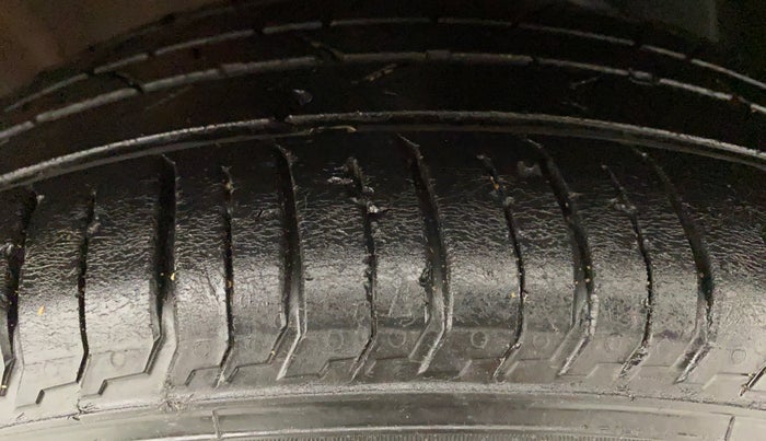 2020 Hyundai NEW I20 ASTA 1.2 MT, Petrol, Manual, 14,790 km, Right Front Tyre Tread