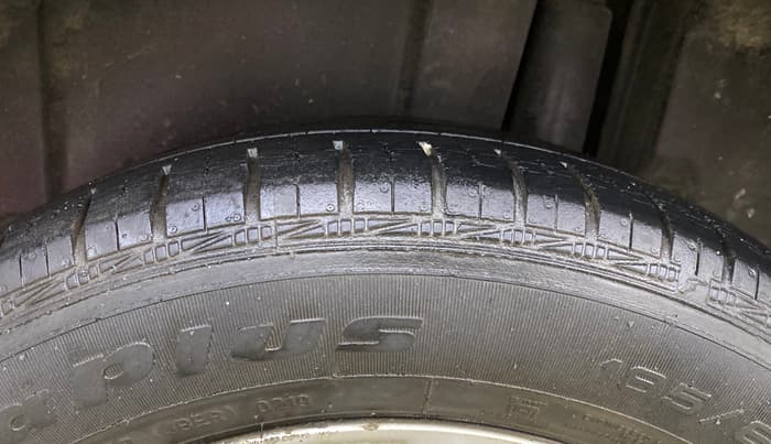 2013 Maruti Ertiga ZXI, Petrol, Manual, 73,710 km, Left Rear Tyre Tread