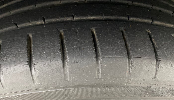 2018 Maruti Baleno ZETA CVT PETROL 1.2, Petrol, Automatic, 37,640 km, Right Front Tyre Tread