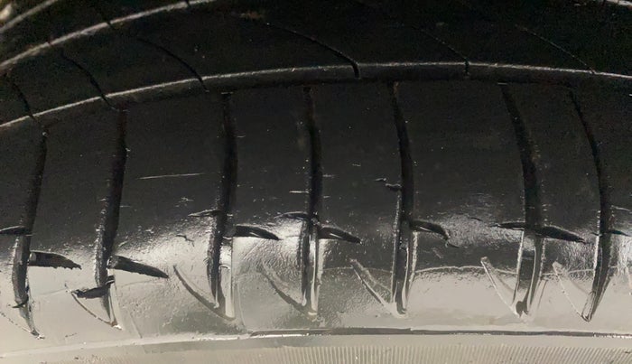 2017 Hyundai Verna 1.6 CRDI SX + AT, Diesel, Automatic, 1,14,826 km, Right Rear Tyre Tread