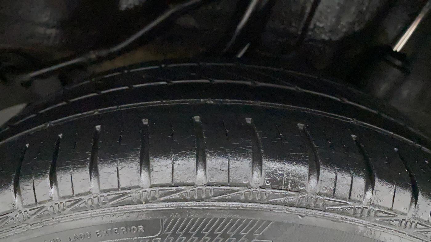 2015 Honda Brio S MT, Petrol, Manual, 41,023 km, Left Rear Tyre Tread