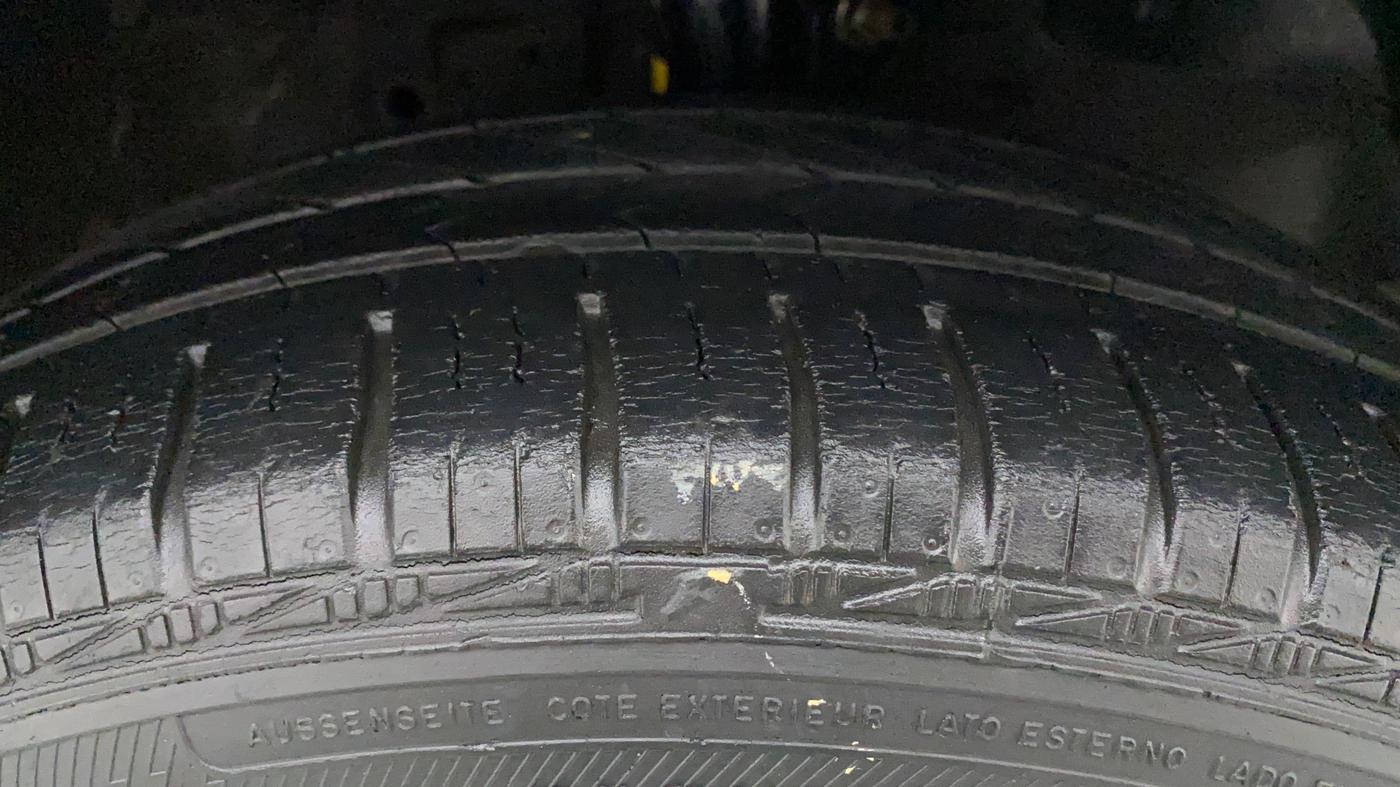 2015 Honda Brio S MT, Petrol, Manual, 41,023 km, Right Front Tyre Tread