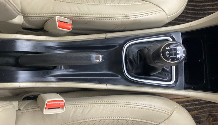 2022 Maruti Ciaz ALPHA 1.5 SHVS PETROL, Petrol, Manual, 45,939 km, Gear Lever