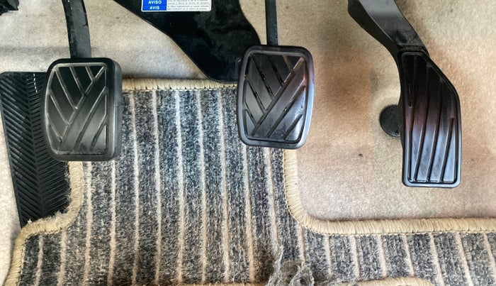 2022 Maruti Ciaz ALPHA 1.5 SHVS PETROL, Petrol, Manual, 45,939 km, Pedals