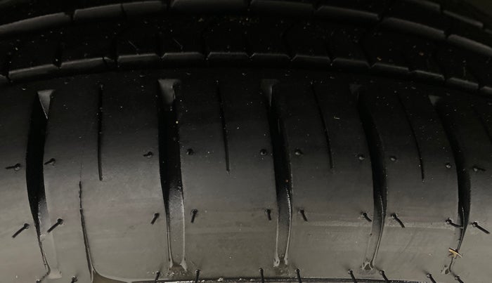 2022 Maruti Ciaz ALPHA 1.5 SHVS PETROL, Petrol, Manual, 45,939 km, Right Rear Tyre Tread