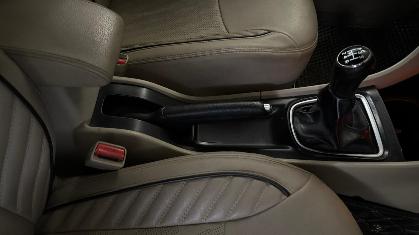 2018 Maruti Ciaz DELTA 1.4 MT PETROL, Petrol, Manual, 90,508 km, Gear Lever