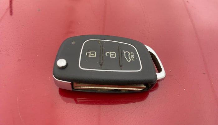 2015 Hyundai Xcent S (O) 1.2, Petrol, Manual, 76,484 km, Key Close Up