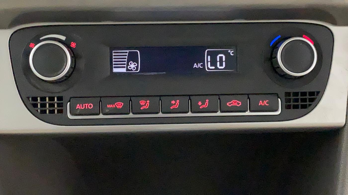 2017 Volkswagen Vento HIGHLINE PETROL AT, Petrol, Automatic, 76,839 km, Automatic Climate Control