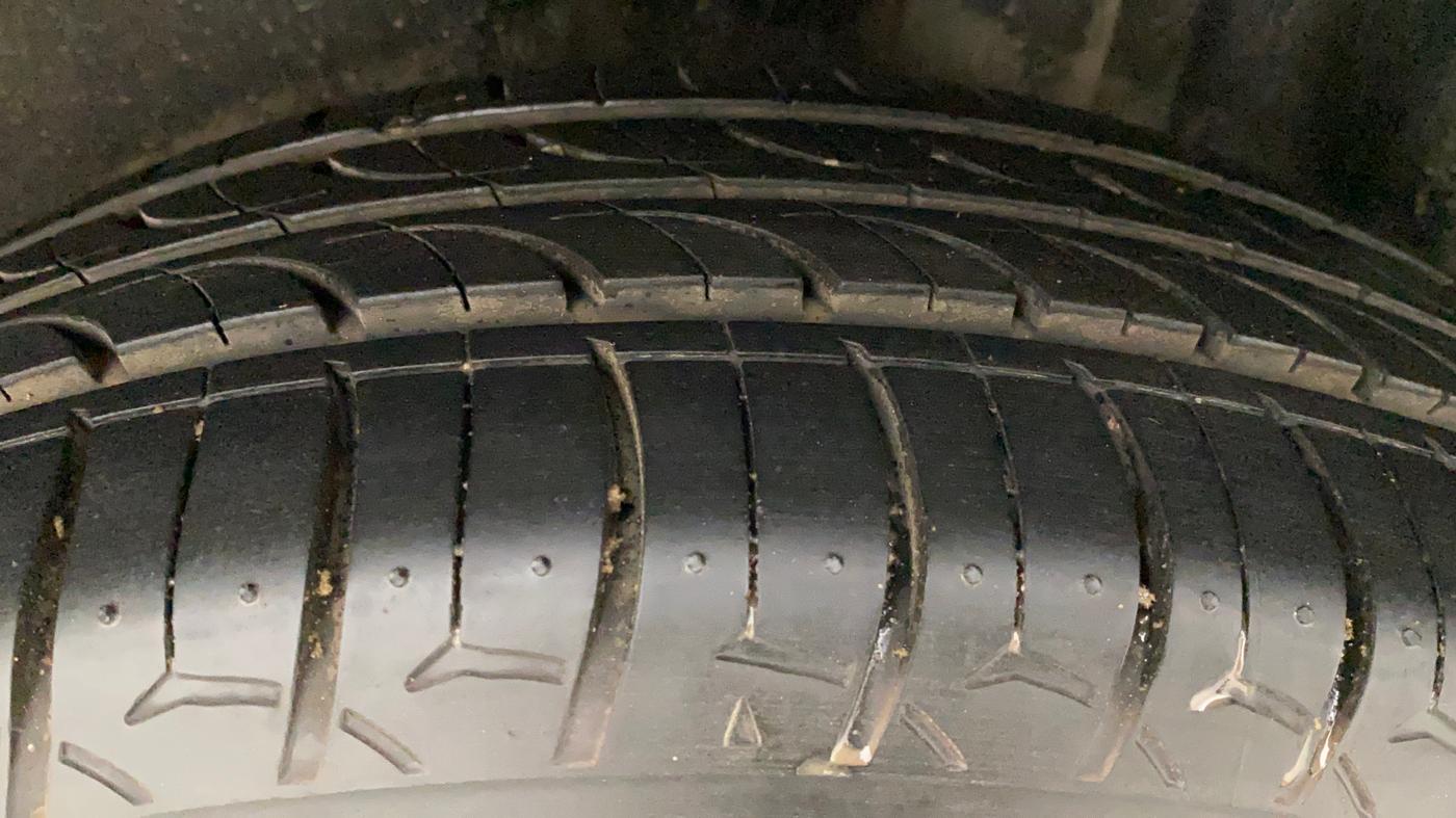 2017 Volkswagen Vento HIGHLINE PETROL AT, Petrol, Automatic, 76,839 km, Left Rear Tyre Tread