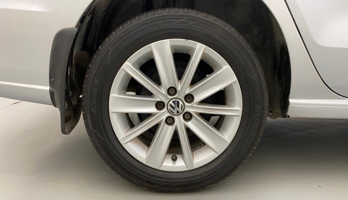 2017 Volkswagen Vento HIGHLINE PETROL AT, Petrol, Automatic, 76,839 km, Right Rear Wheel