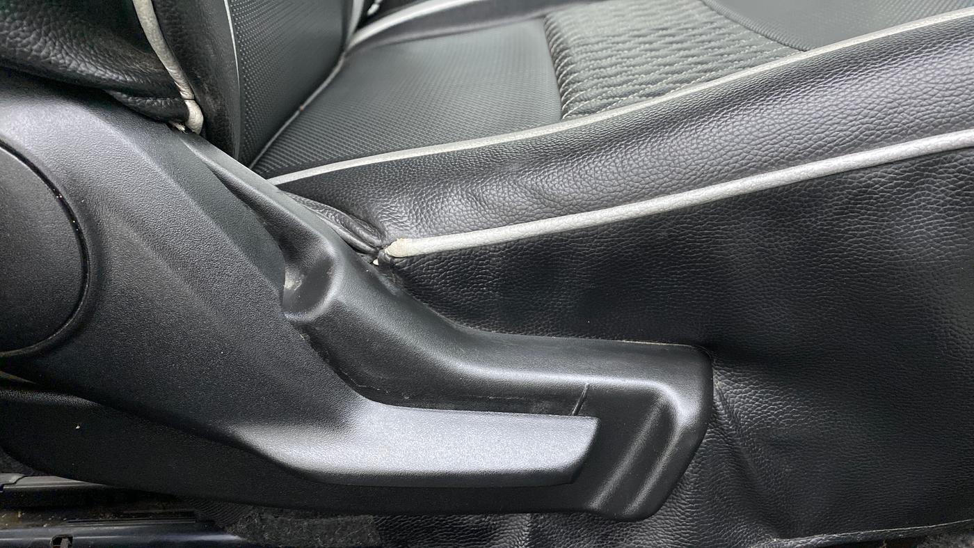 2017 Maruti Baleno DELTA DDIS 190, Diesel, Manual, 83,681 km, Driver Side Adjustment Panel