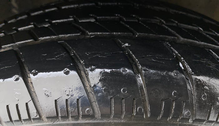 2015 Maruti Celerio VXI, Petrol, Manual, 17,282 km, Right Front Tyre Tread