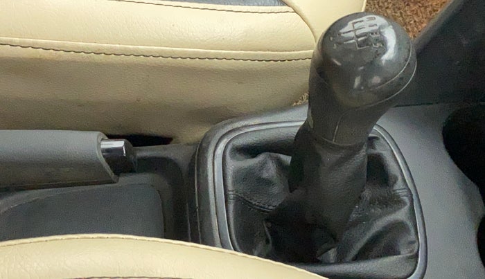 2017 Volkswagen Ameo COMFORTLINE 1.2L, Petrol, Manual, 76,307 km, Gear Lever