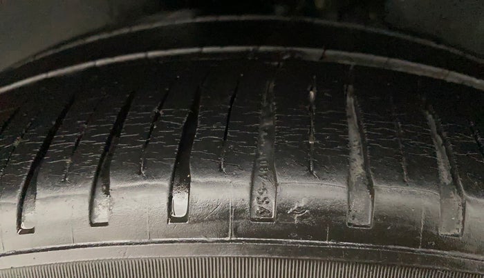 2017 Volkswagen Ameo COMFORTLINE 1.2L, Petrol, Manual, 76,307 km, Left Rear Tyre Tread