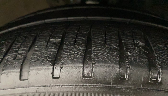 2017 Volkswagen Ameo COMFORTLINE 1.2L, Petrol, Manual, 76,307 km, Right Front Tyre Tread