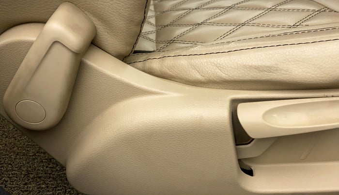 2017 Volkswagen Ameo COMFORTLINE 1.2L, Petrol, Manual, 76,307 km, Driver Side Adjustment Panel