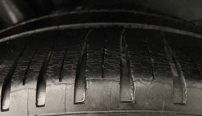 2017 Volkswagen Ameo COMFORTLINE 1.2L, Petrol, Manual, 76,307 km, Right Rear Tyre Tread