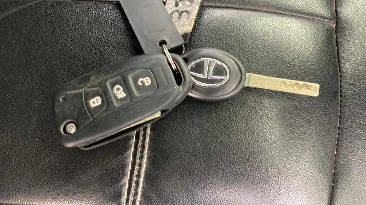 2019 Tata Tiago XZA PLUS PETROL, Petrol, Automatic, 1,14,495 km, Key Close Up