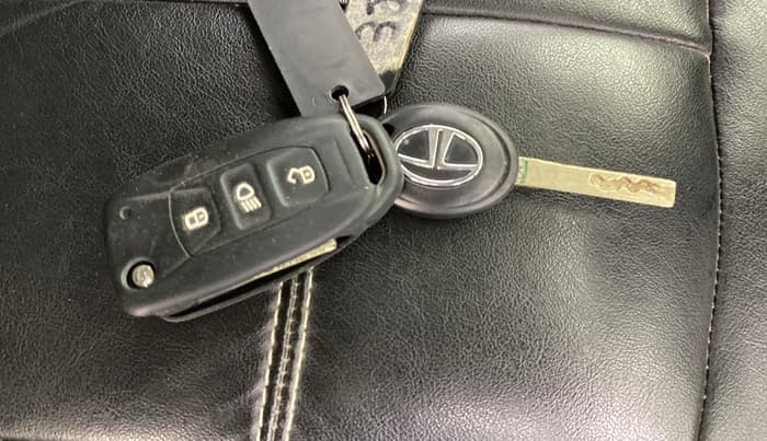 2019 Tata Tiago XZA PLUS PETROL, Petrol, Automatic, 1,14,495 km, Key Close Up