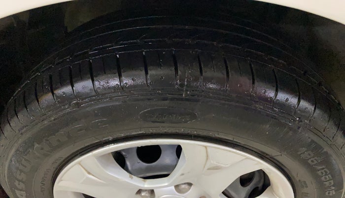 2016 Ford Ecosport TREND+ 1.5L DIESEL, Diesel, Manual, 1,34,726 km, Right Front Tyre Tread