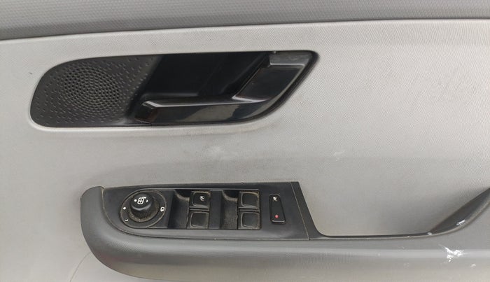 2020 Tata ALTROZ XT PETROL, Petrol, Manual, 56,124 km, Driver Side Door Panels Control