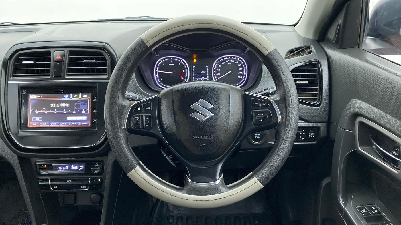 2016 Maruti Vitara Brezza ZDI PLUS DUAL TONE, Diesel, Manual, 1,50,395 km, Steering Wheel Close Up