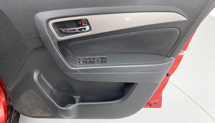 2016 Maruti Vitara Brezza ZDI PLUS DUAL TONE, Diesel, Manual, 1,50,395 km, Driver Side Door Panels Control