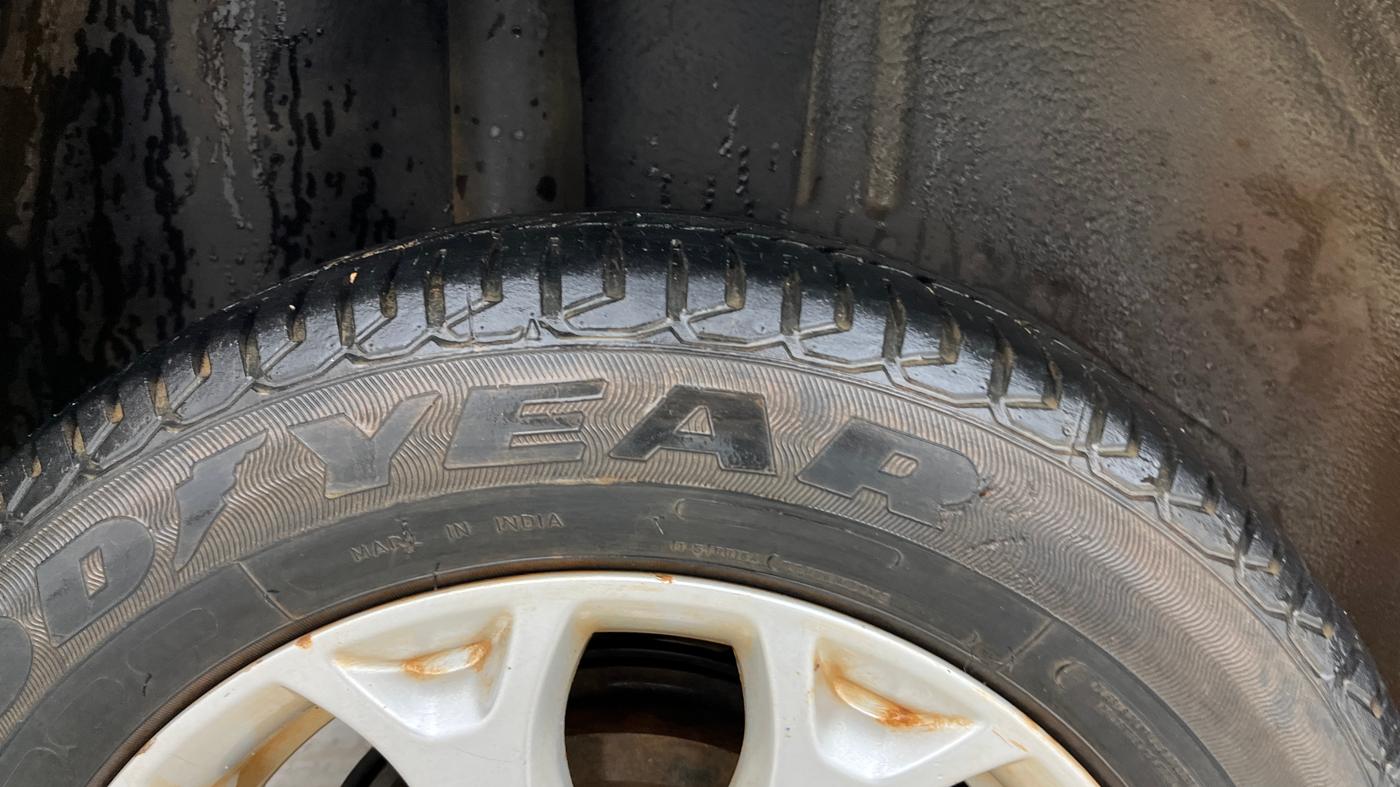 2013 Ford Figo TITANIUM 1.2 PETROL, Petrol, Manual, 63,801 km, Right Rear Tyre Tread
