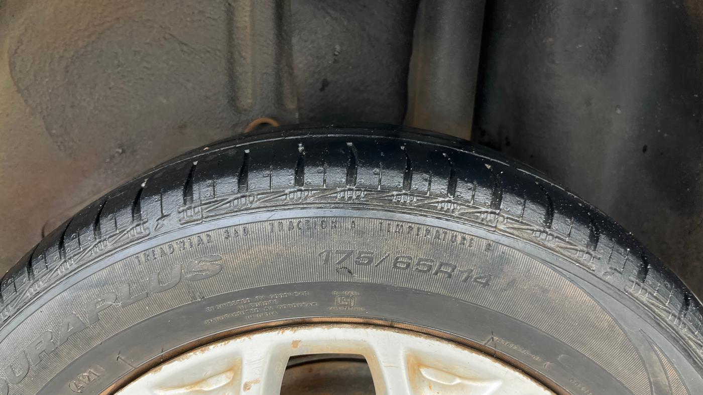 2013 Ford Figo TITANIUM 1.2 PETROL, Petrol, Manual, 63,801 km, Left Rear Tyre Tread