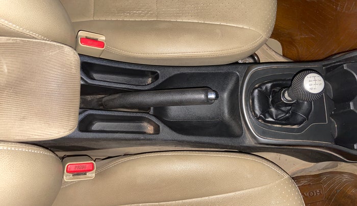 2015 Honda City 1.5L I-DTEC V, Diesel, Manual, 63,245 km, Gear Lever