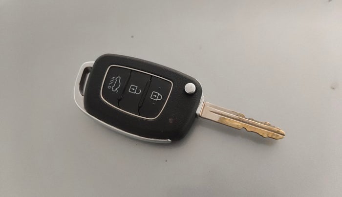 2021 Hyundai AURA S 1.2 AMT, Petrol, Automatic, 26,055 km, Key Close Up