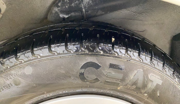 2013 Hyundai i10 SPORTZ 1.2 AT, CNG, Automatic, 60,870 km, Left Rear Tyre Tread