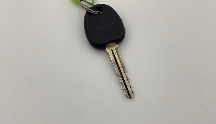 2013 Hyundai i10 SPORTZ 1.2 AT, CNG, Automatic, 60,870 km, Key Close Up