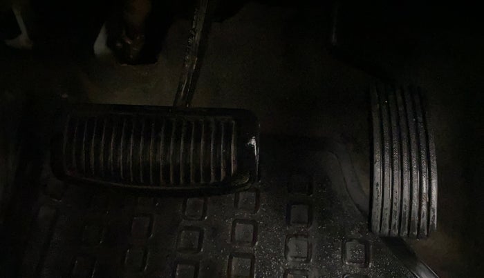 2013 Hyundai i10 SPORTZ 1.2 AT, CNG, Automatic, 60,870 km, Pedals