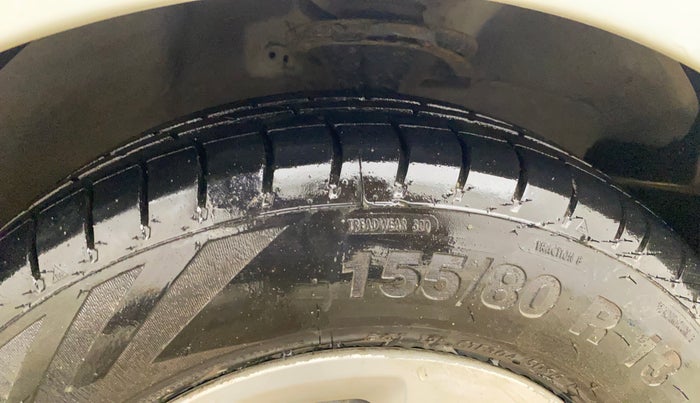 2013 Hyundai i10 SPORTZ 1.2 AT, CNG, Automatic, 60,870 km, Right Front Tyre Tread